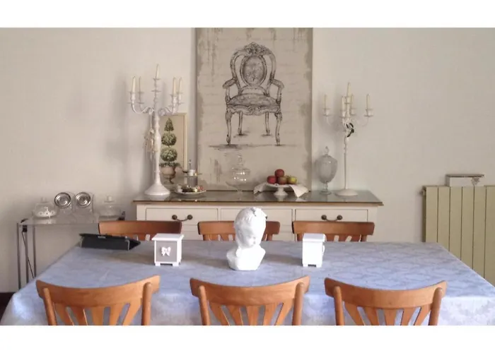 La Butterfly Guest *